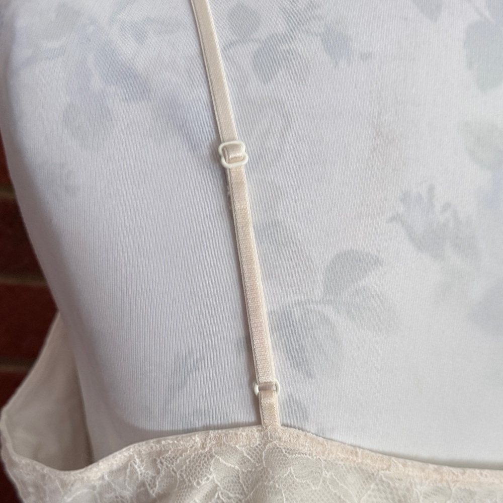 Banana Republic V Neck Adjustable Strap Cream Lace Camisole - Picture 6 of 8